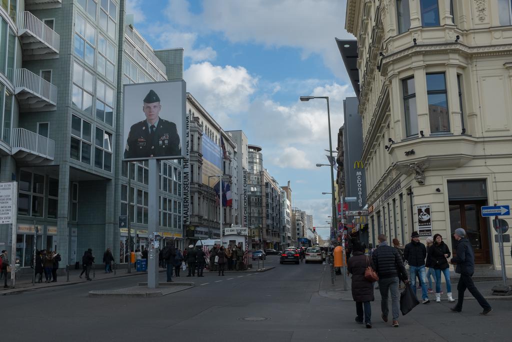 Mondrian Suites Berlin Am Checkpoint Charlie Экстерьер фото